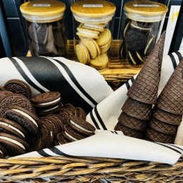 Happy National Oreo Day from the Lenox 7th team! In honor of this joyous day, we have Oreo goodies in the office for you! Drop in anytime to enjoy a sweet treat on us! #lenox7th #KairoiResidential #goodvibesonly #apartmentliving #atx Instagram post from @lenox7th on March 06, 2024 14:42:12pm